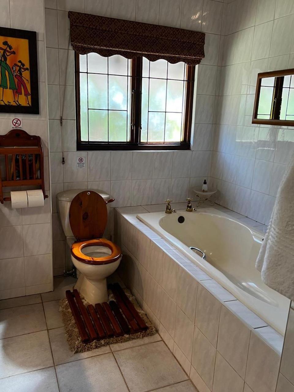 דורבן Bleu Bird Guesthouse מראה חיצוני תמונה